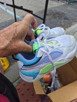 Girls sneaker size. 13c