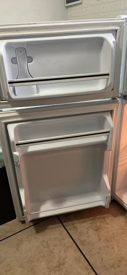 White Top-Freezer Refrigerator