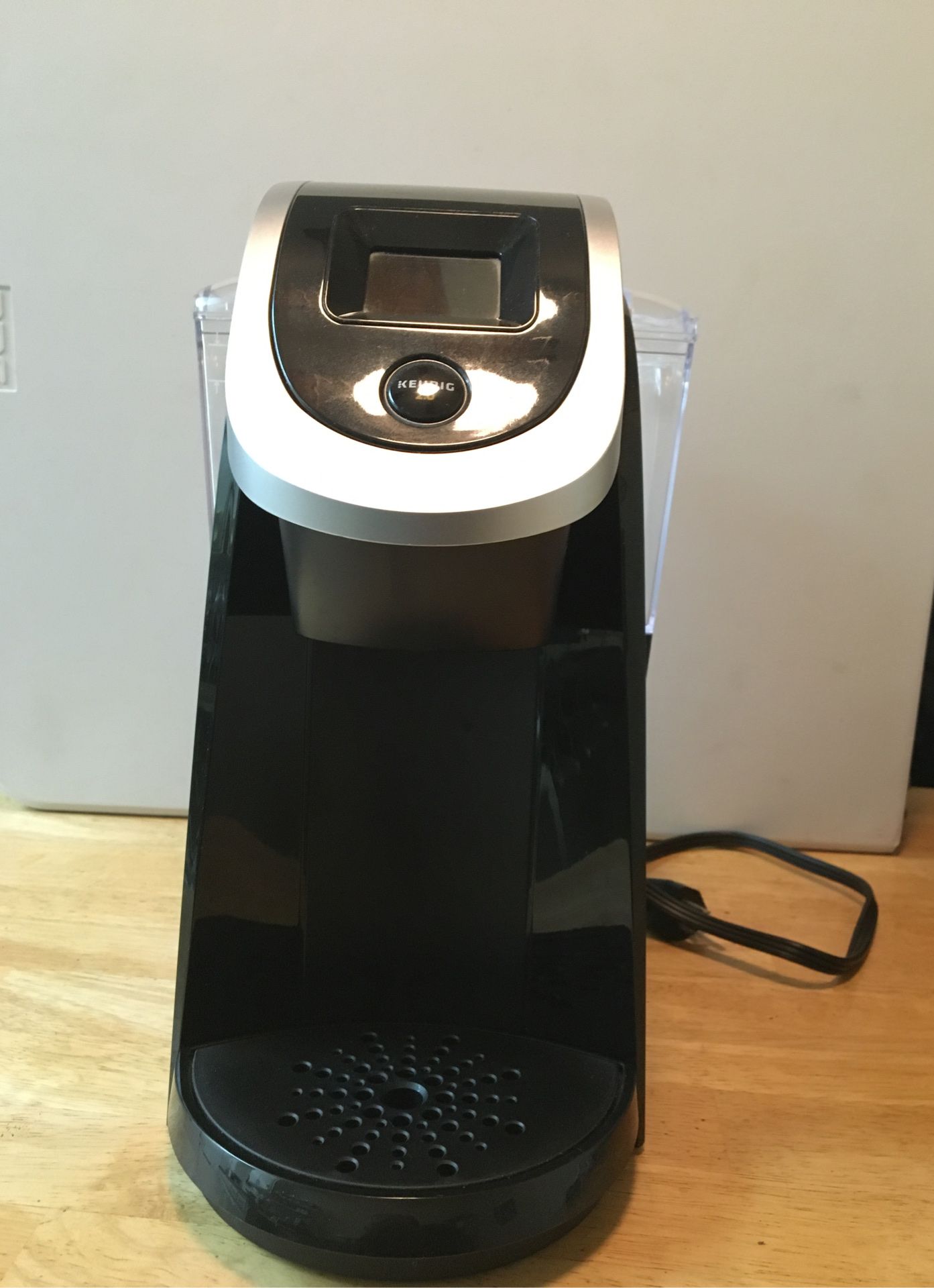 Keurig 2.0 Black in good condition. Includes one filter cartridge and a my k-cup.