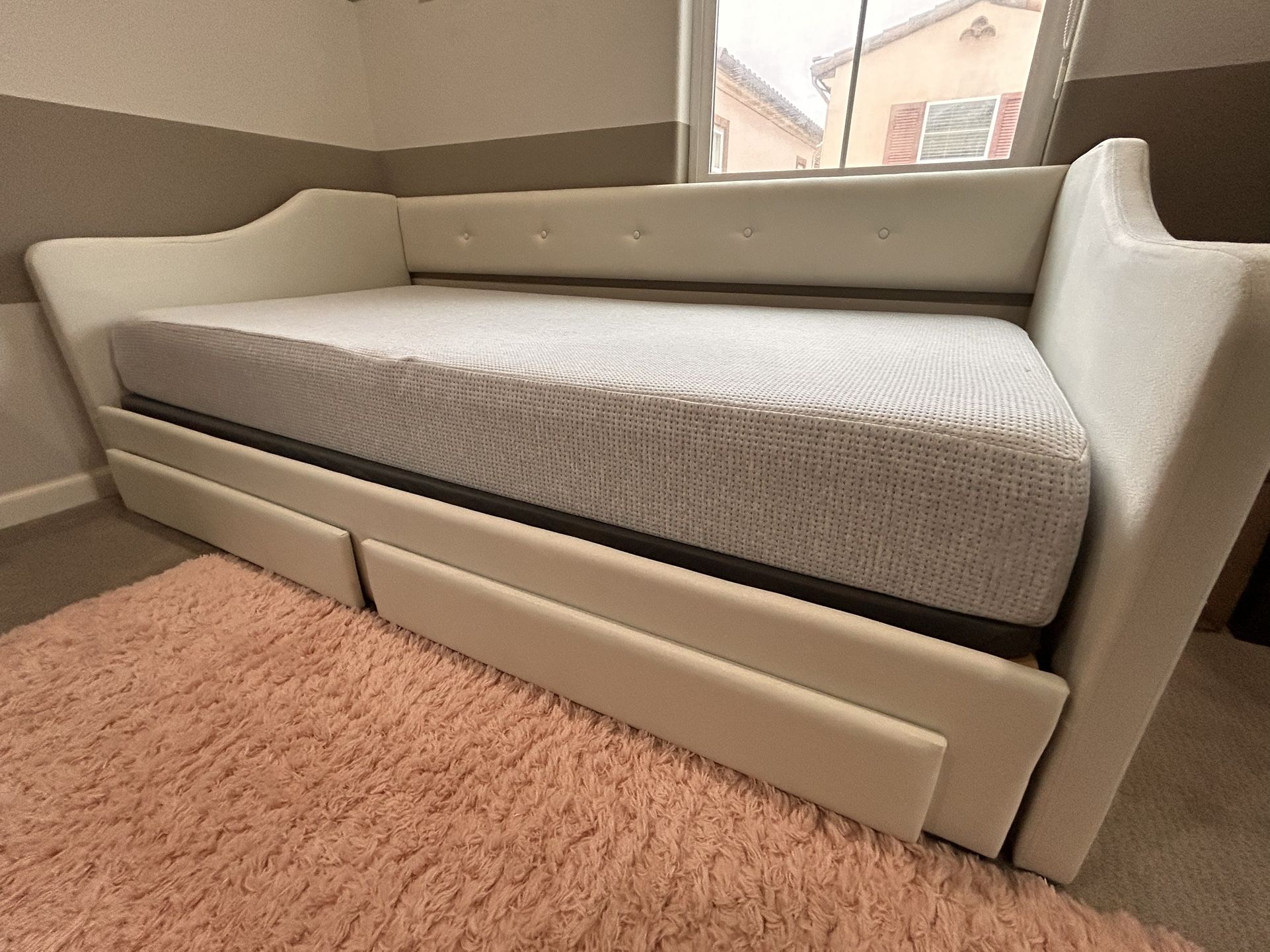 New- Unboxed Sealy Firm twin Xl Mattress Excellent Condition