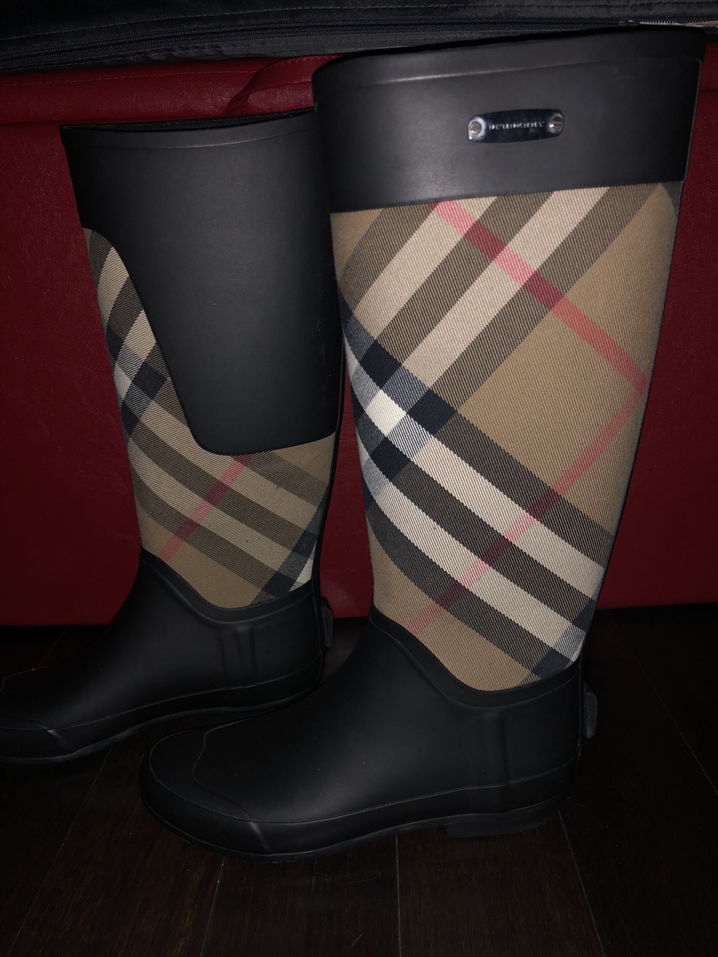 Brand New Burberry boots size 37