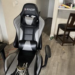 Gaming Chair old But Still Works Well