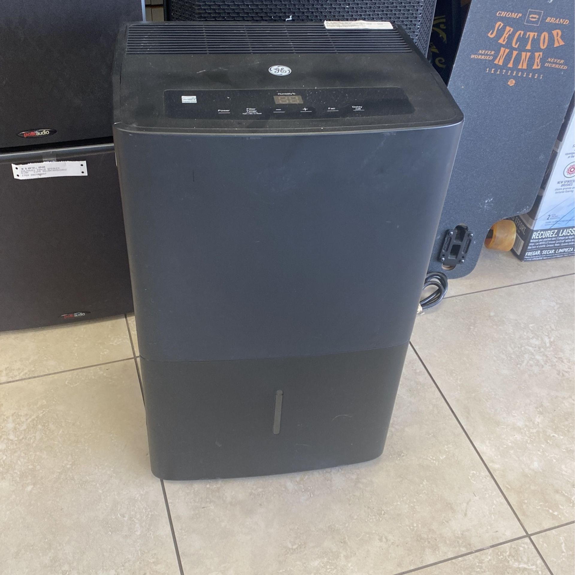 "GE Dehumidifier ADEL70LWL1