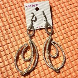 ‼️Never Wear‼️ Diamanté Earring