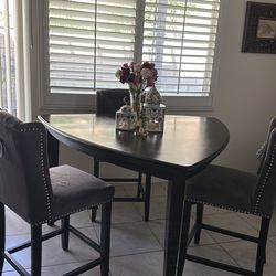 Dining table + 4 chairs