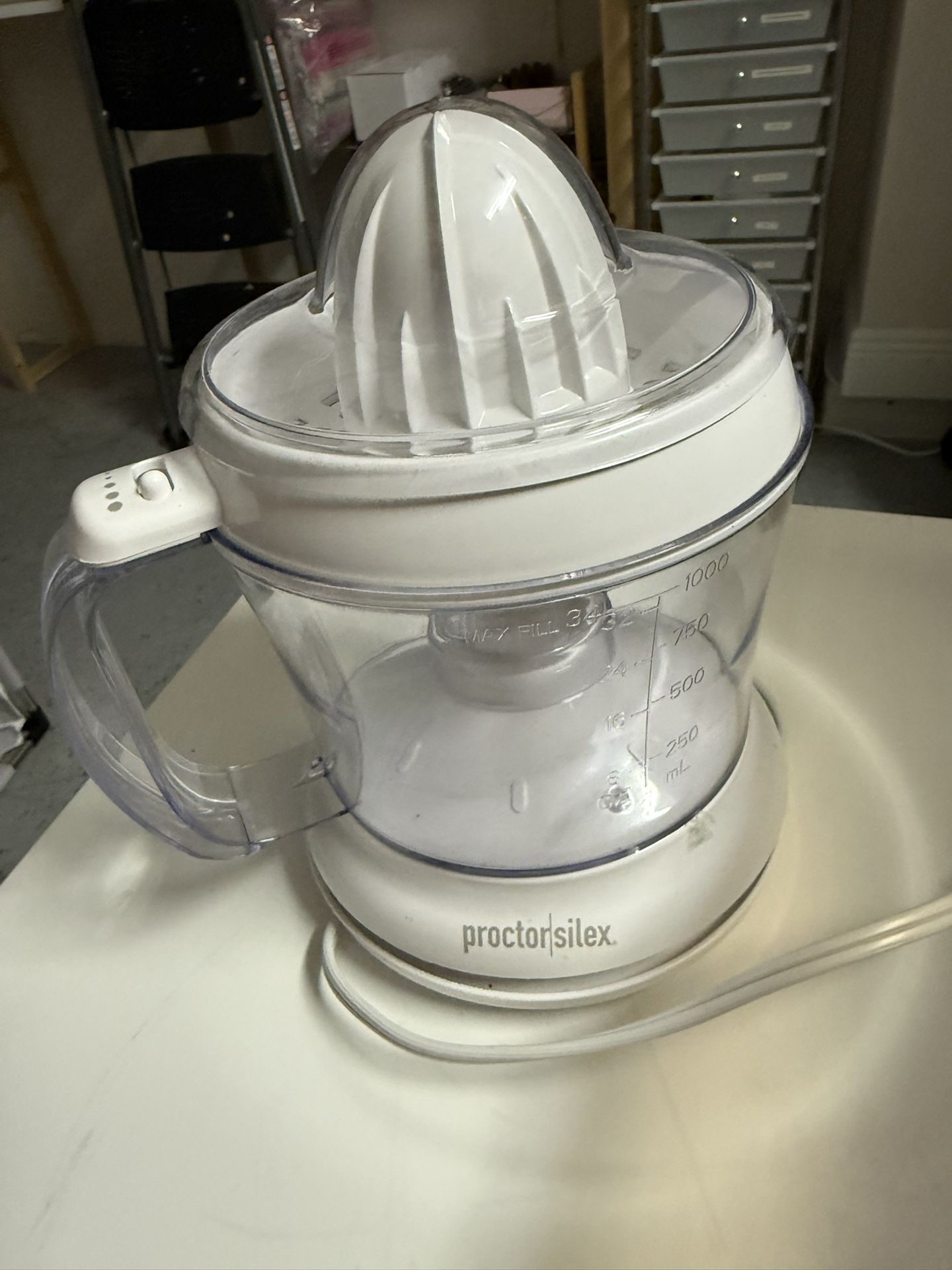 NEW WHITE CITRUS JUICER