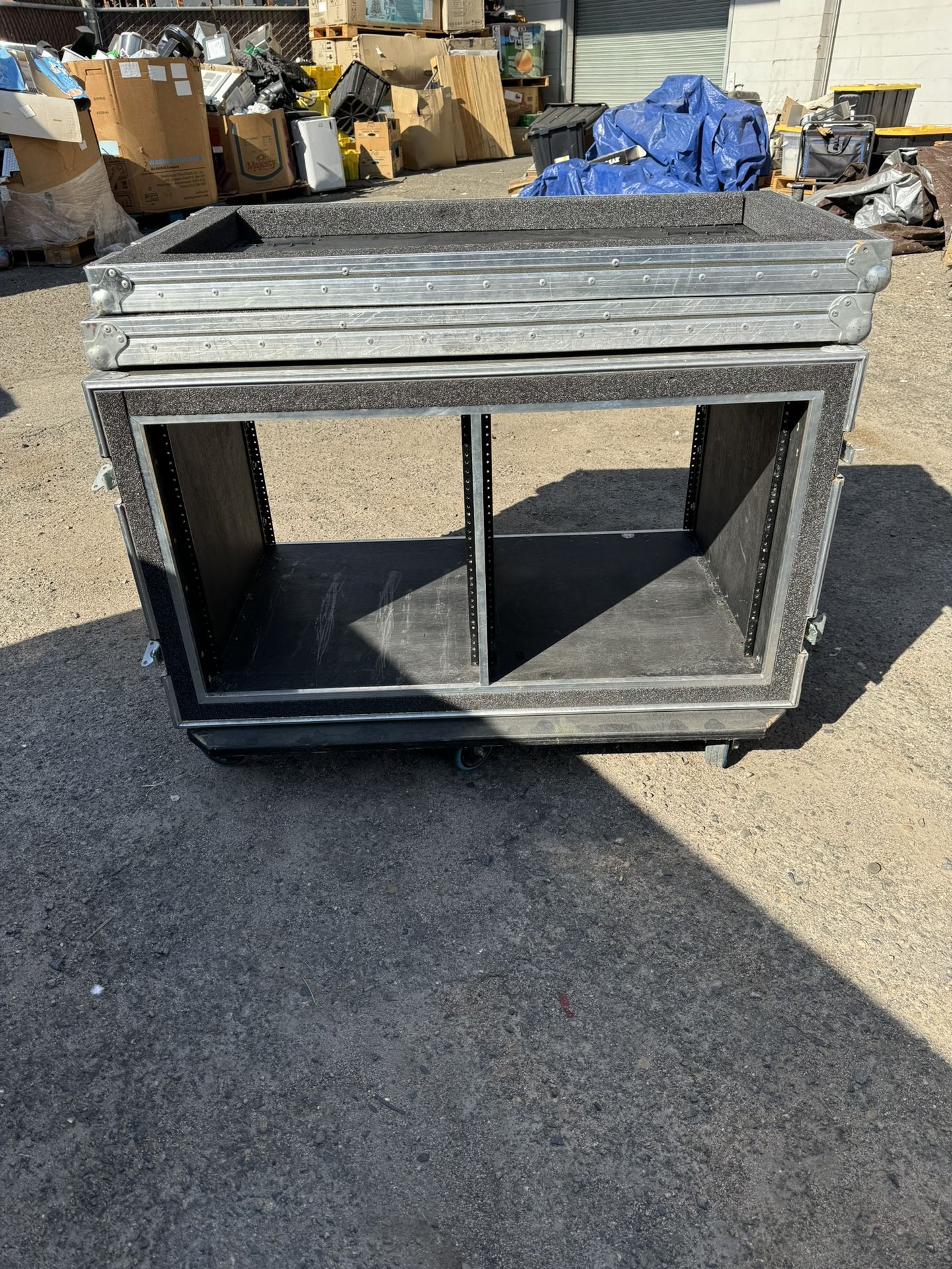 Yamaha Cases | ATA Road Case | Shock-Mount | 12-Space Side by Side | 20" Deep | SC12U-20SXS