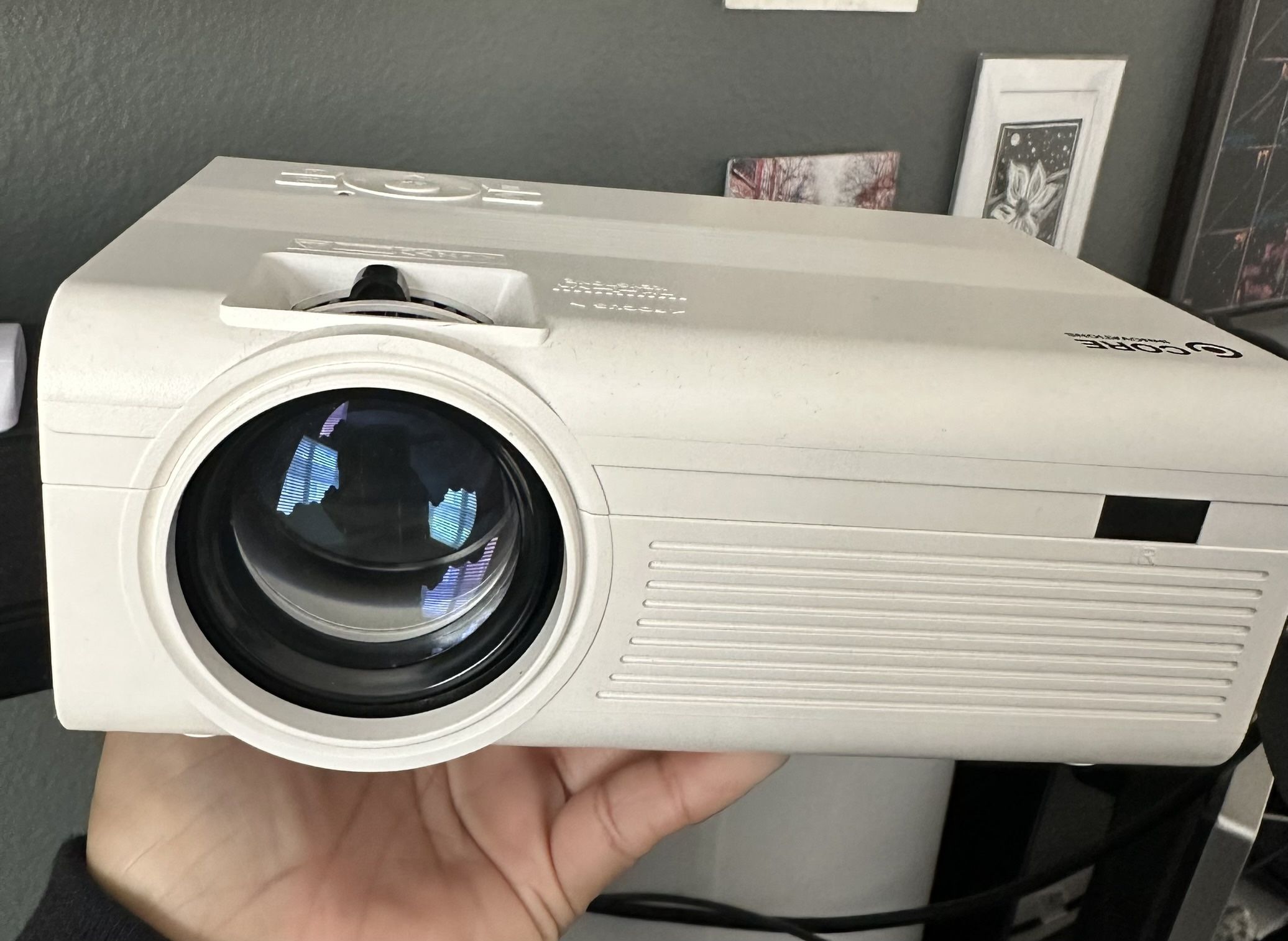 Projector, Projector screen, Chrome Cast