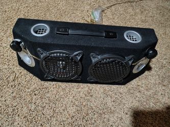 2 portable speakers. Each with 2 - car 6.5" component 2 way and crossovers. Alpine / boston acoustic