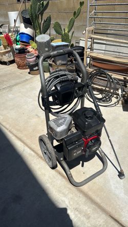 Pressure washer machine. 3000 psi. Brigs Stratton.  Trabajando $250. Firme