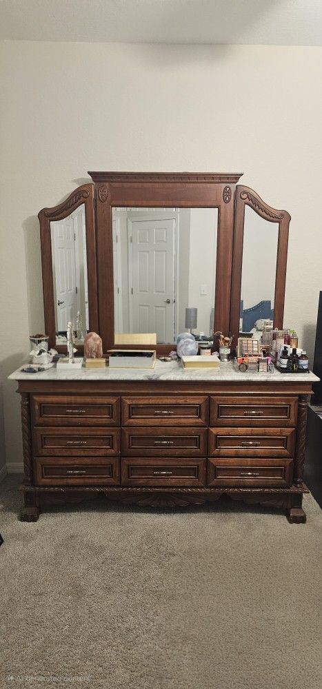 Dresser With Folding Mirrors!