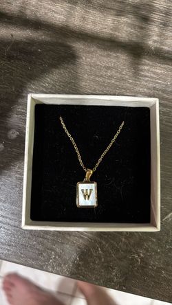 W necklace 18k plated brand new