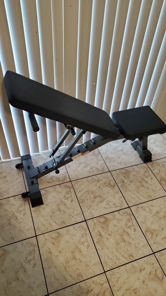 Weight Bench - Gym Quality!!