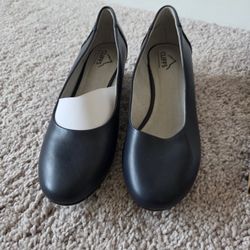 Cliffs by White Mountain Boldness Wedge Pump