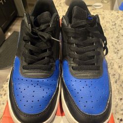 Mens Nike Size 10.5  W/ Box 