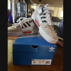 Adidas Sneaks  Low Top Exhibit Forum Cream/Red❤️