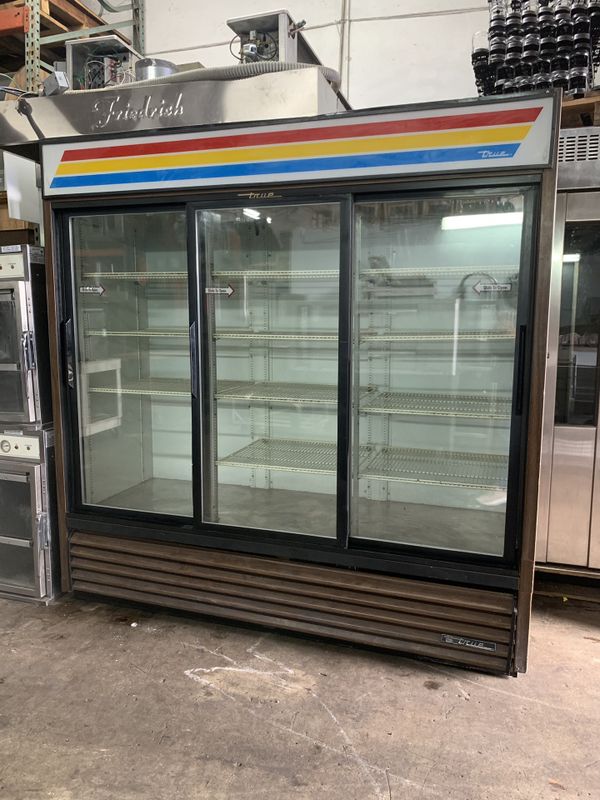 USED TRUE REFRIGERATOR (3) SLIDING DOORS THREE DOOR GLASS COOLER for
