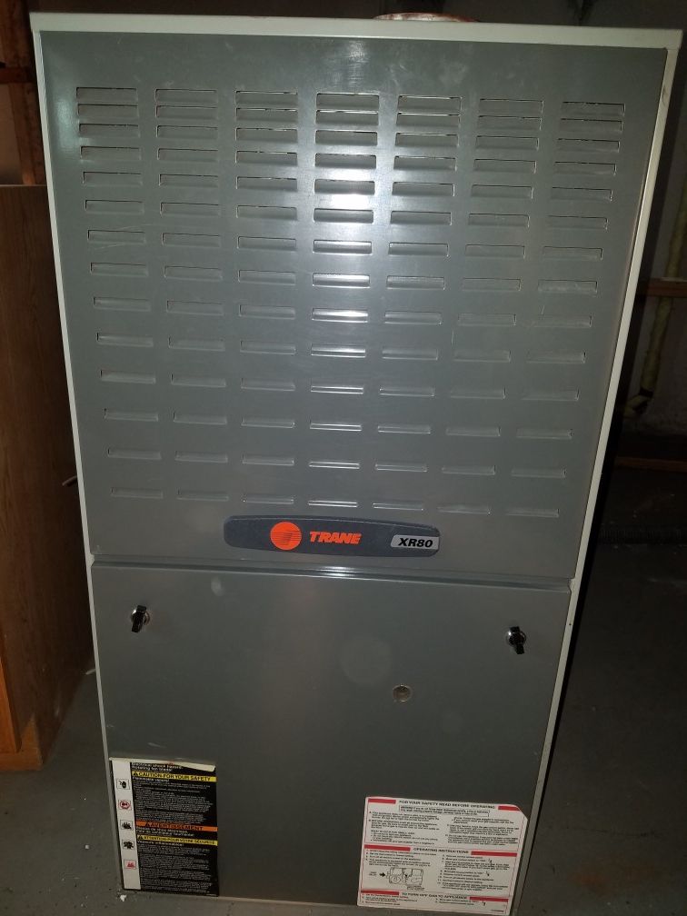 FURNACE , TRANE XR80 , 120 000 BTU UP FLOW SINGLE STAGE 80% EFFICIENCY 4 TO 5 TON DRIVE, GREAT CONDITION