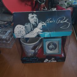 Elvis Presley gift set never been opened $25