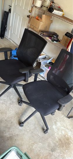 Black Mesh Office Chairs – Set of 2