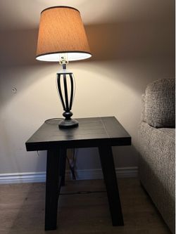 2 Side Tables with 2 Lamps