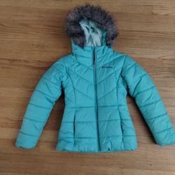 Columbia: girls kids medium puffer coat jacket

Great shape. Normal wear. Has a small tiny pen writing as seen in the picture. Should come off with a 