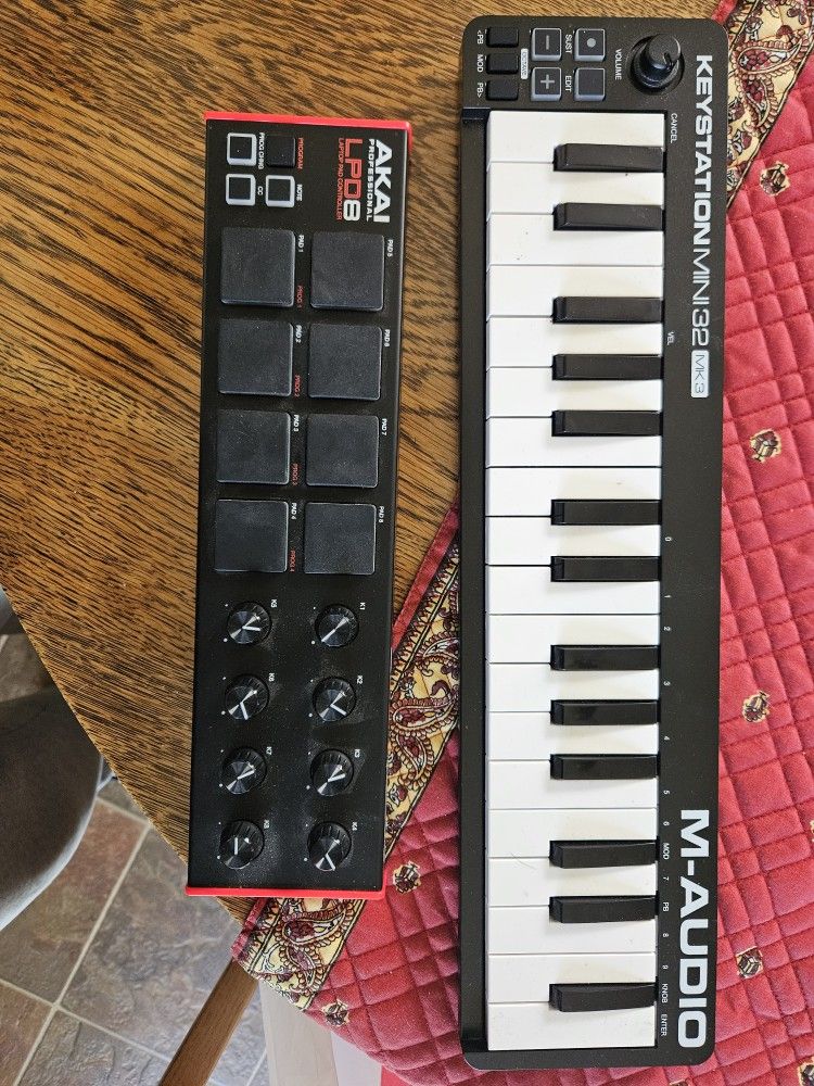 Akai Lod8 Beat Pad Controller And M-audio 32 Key Midi Keyboard