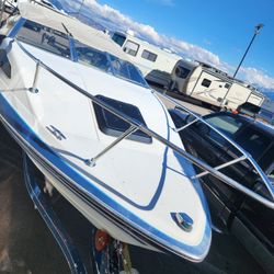 1990 Bayliner Capri Cuddy Cabin Boat