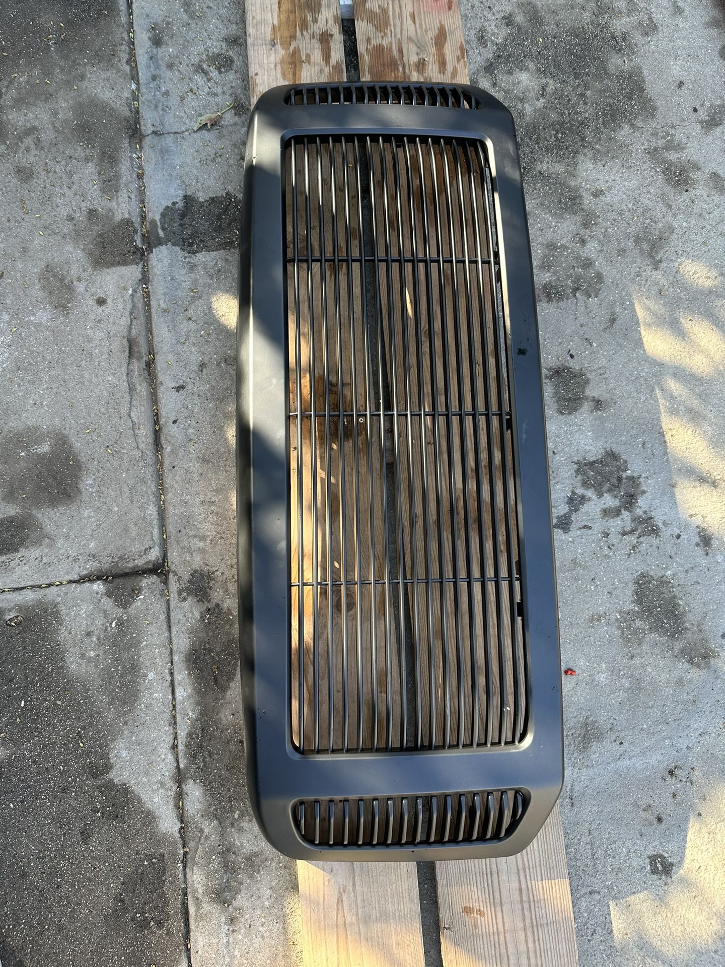 Ford F250/F350/F450/F550 Grill Year 2005-2007