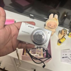 Samsung Silver and Grey Cameras-and-accessories(143)90