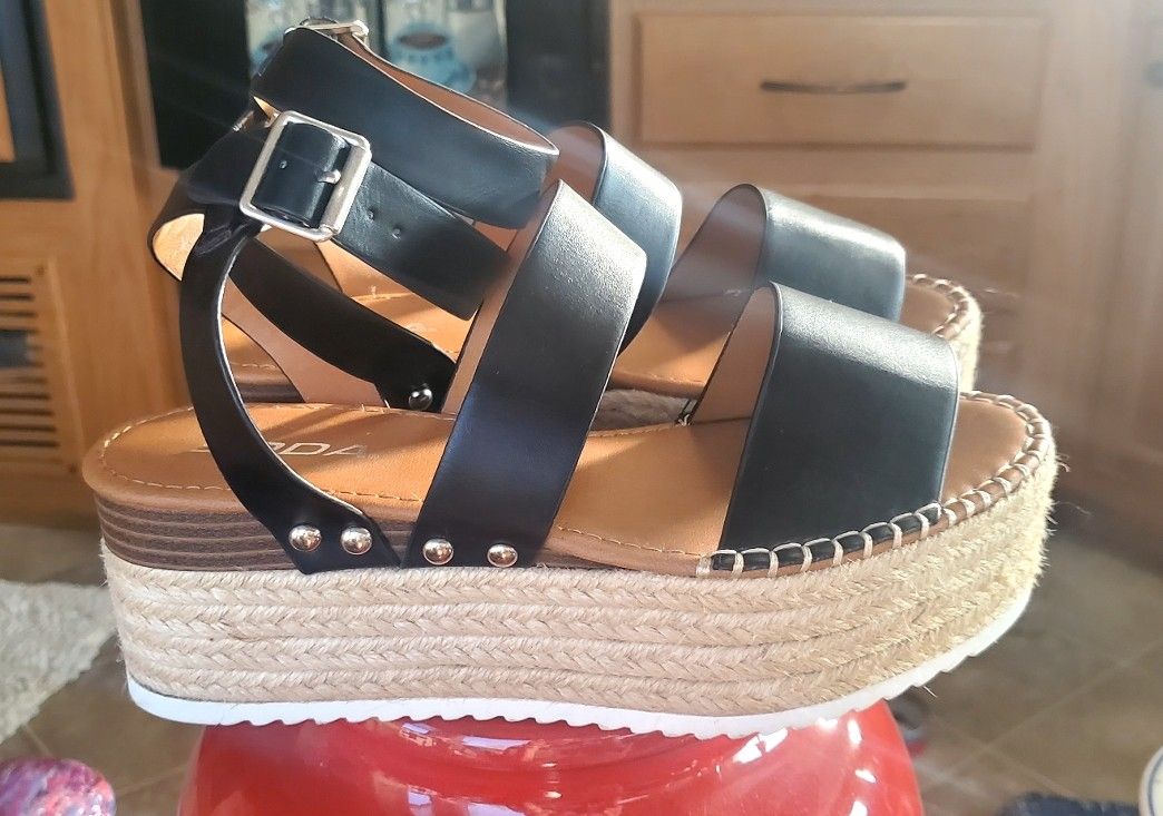 Women's SODA Brand Platform SANDALS SIZE 8.5