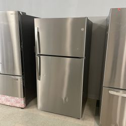 GE TOP FREEZER REFRIGERATOR 32’ WIDE