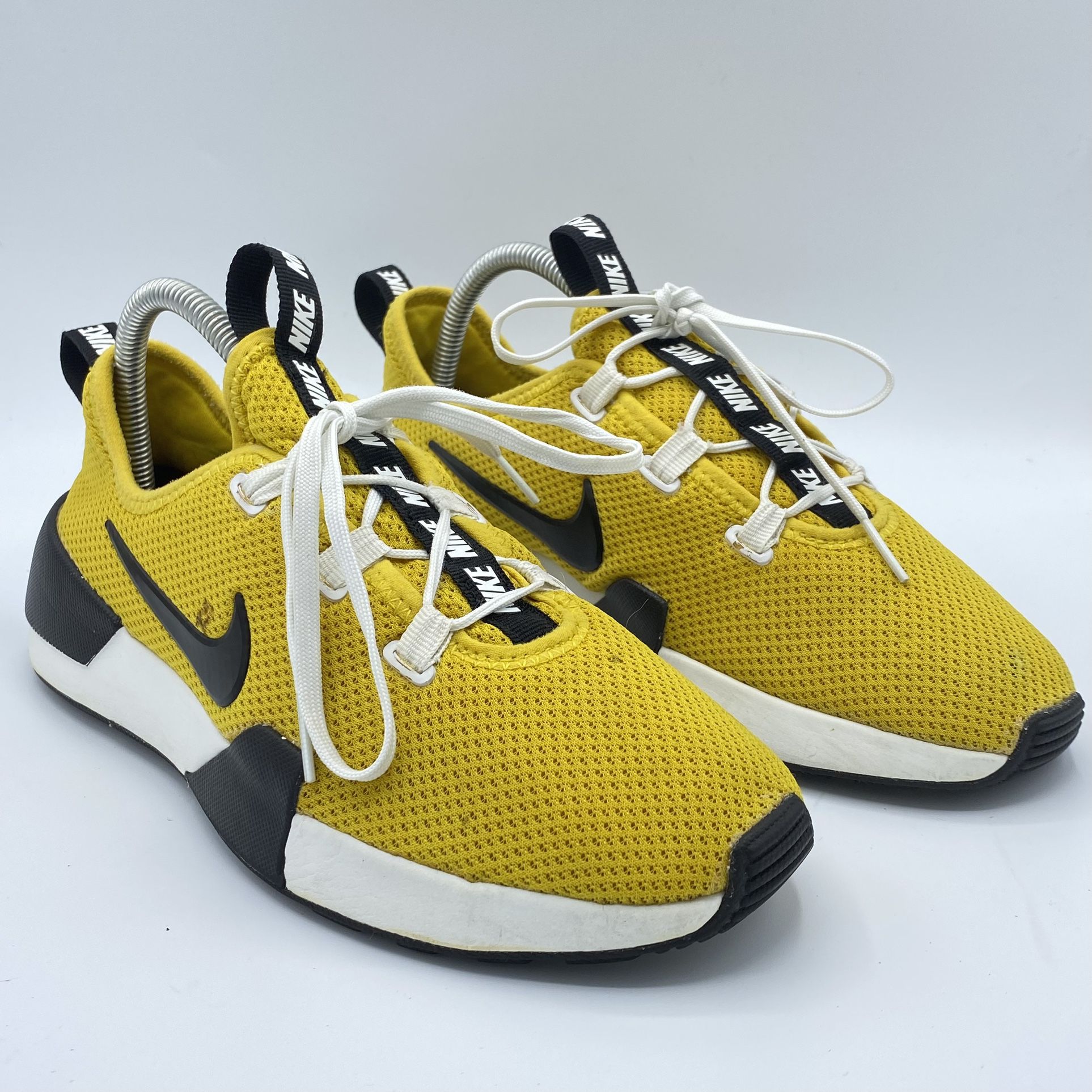 tevredenheid Dicteren Communicatie netwerk Nike Ashin Modern Run Running Shoes AJ8799-700 Yellow/Black Women's Size  8.5 for Sale in Peoria, IL - OfferUp