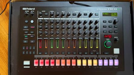 Roland TR-8S