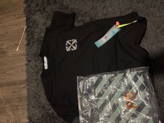 Off-White Black T-Shirt size small