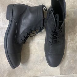 Men's Black Leather Boots in Excellent Condition! -Size 10.5