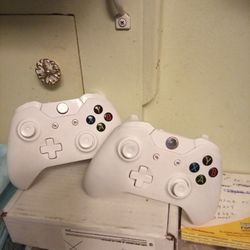 !! 2 Xbox Controllers Not Tested 