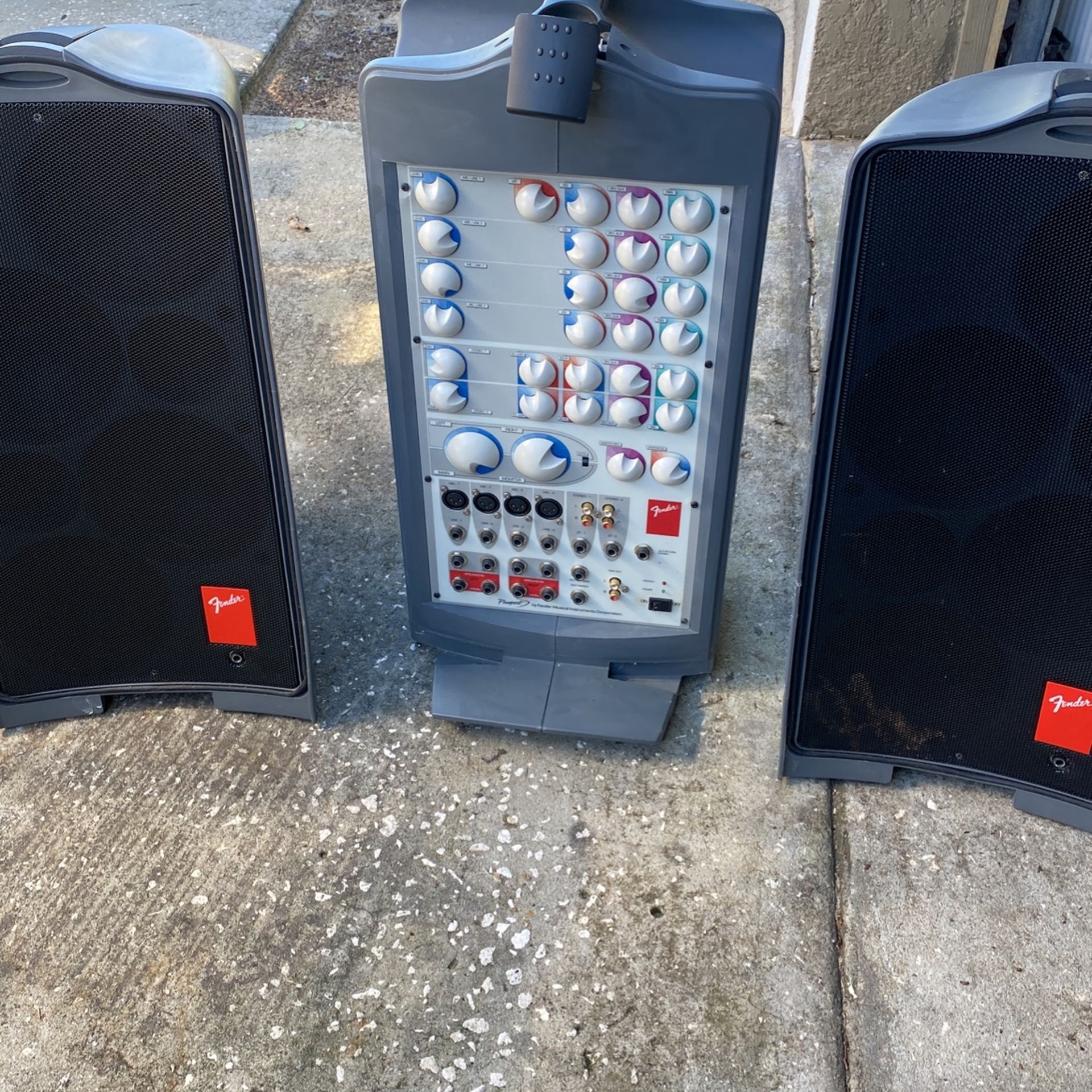 Very Nice Fender Passport P-250