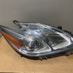 2010-2011 Toyota Prius Right Headlight 
