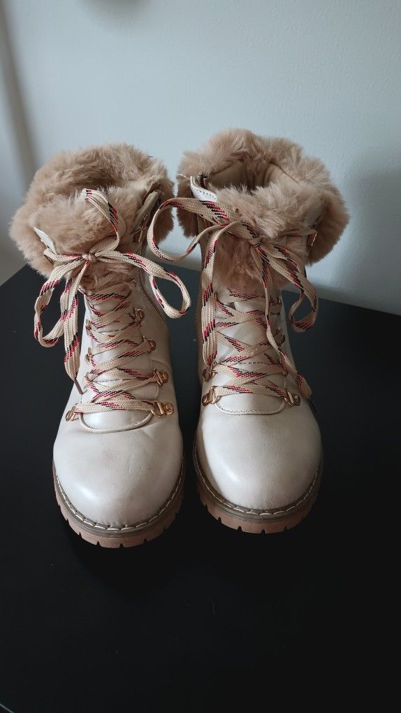 Catherine Malandrino Beige Winter Faux Fur Lace Up Combat Boots  Womens Sz 9