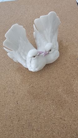 2 porcelain doves