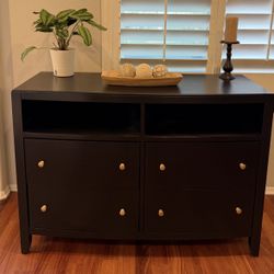 4 DRAWER DRESSER 