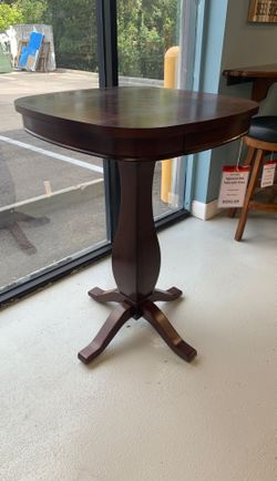 Beautiful inlaid pub table / chess or checkers table!!