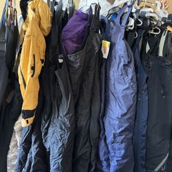 Snowboarding ski snow clothes (67 ave and happy valley) 