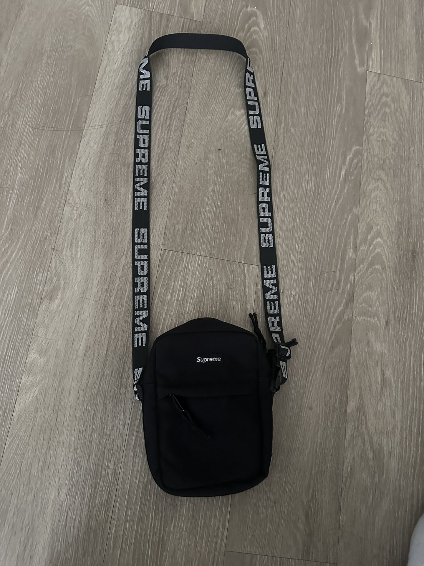Supreme - SS18 Shoulder Bag - Black