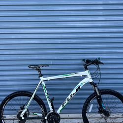 Fuji Nevada Mountain Bike XL/L 