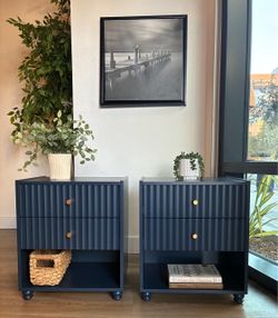 Modern Navy Blue Fluted Nightstands – Set of 2 | Gold Accents