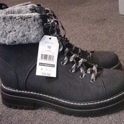 Size 10 Woman's Boots With Fur