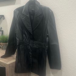 White Mountain fuchsia stretch sandals asking $12