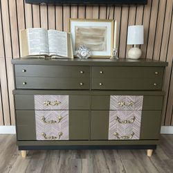 Custom Bassett Ind. Dresser